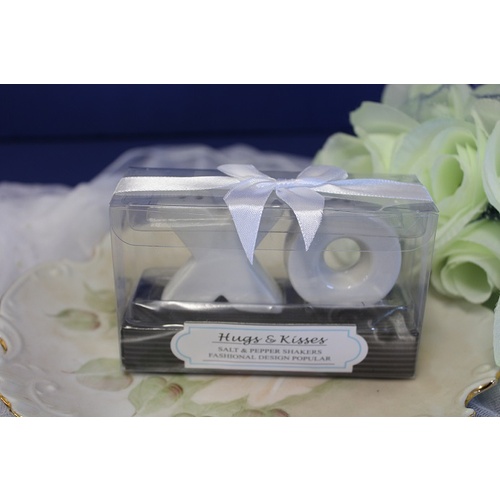 Wedding Bomboniere & Favours - Salt & Pepper Shakers - Hugs and Kisses x 10